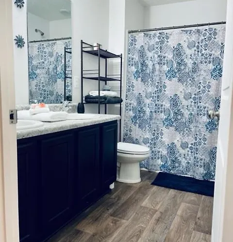Leny's Place Hotel